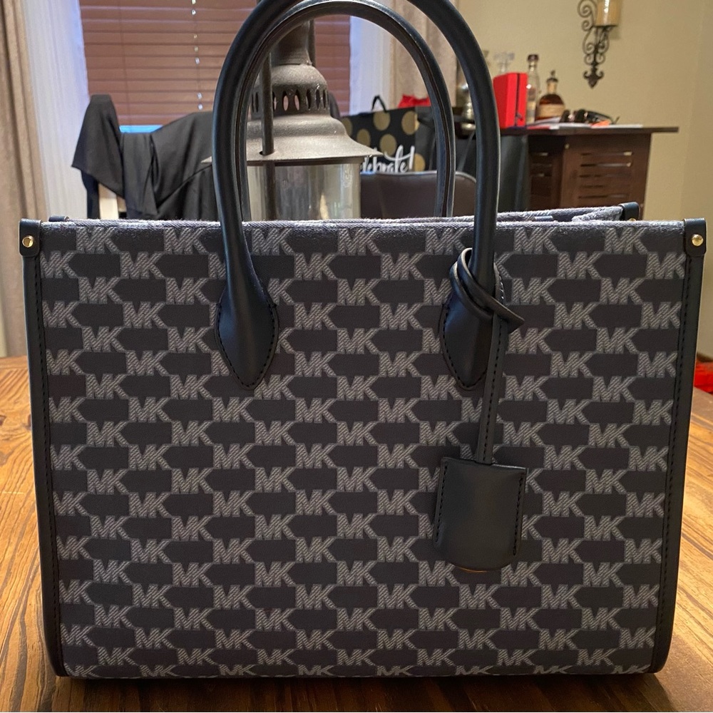 Like New Michael Kors Handbag! Navy Blue & Light Blue